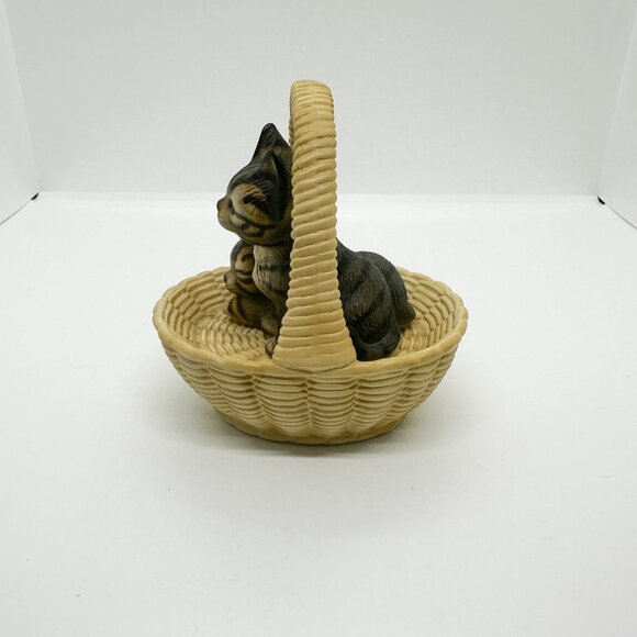 Vtg 1983 Harvey Knox Kingdom Porcelain Tabby Cat Cats Kitten Basket Rescue *FLAW - Picture 2 of 9